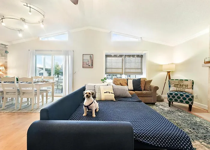 Walk To The At The Blue House! Ev Cgr, Pets! Villa