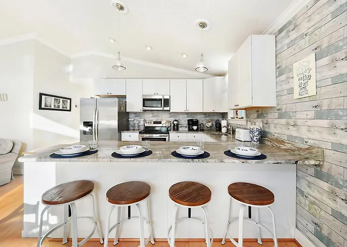 Walk To The At The Blue House! Ev Cgr, Pets! Villa *